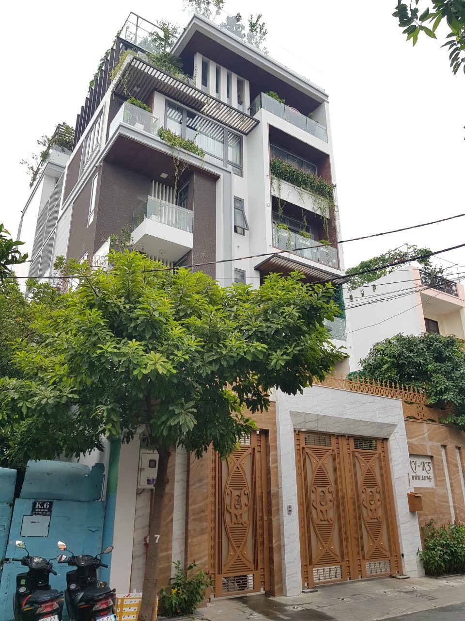 Bán nhà đường Lê Văn Huân, P12, Tân Bình, DT: 4x18m, 3 lầu mới giá 10.9 tỷ
