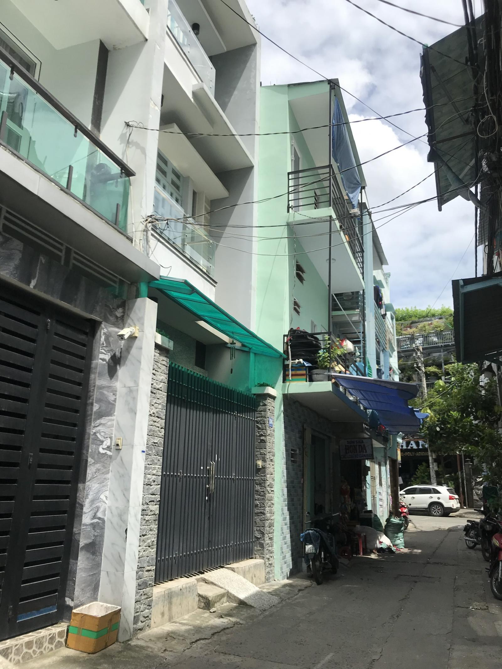 Quá rẻ! Bán nhà HXH Hoàng Hoa Thám. DT: 4.6 x 17m, không chút lộ giới