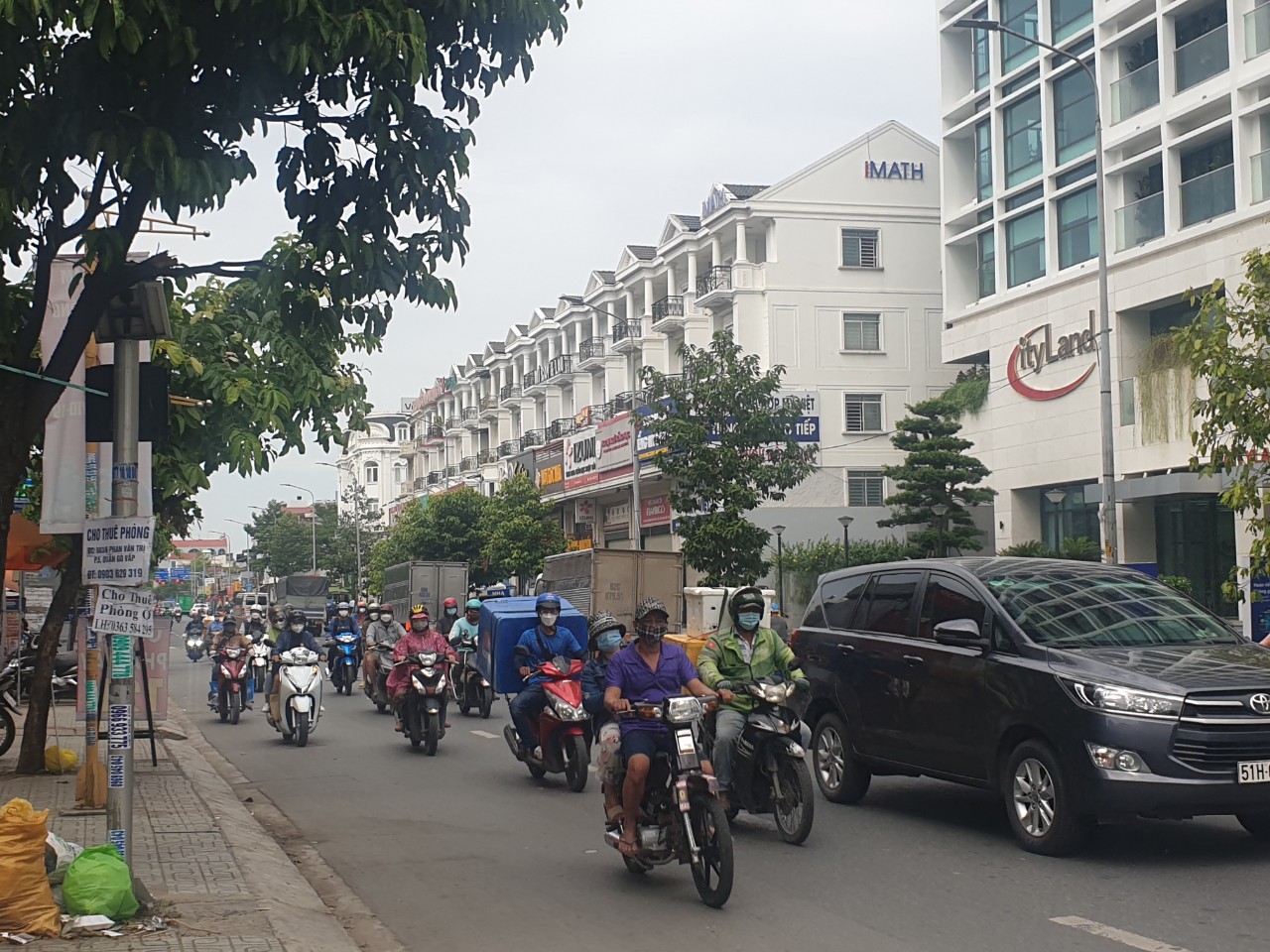 Nhà mặt tiền Cityland đường Phan Văn Trị, bên cạnh siêu thị Emart. DT 6,5x21m, cho thuê 130tr/ tháng giá 37 tỷ