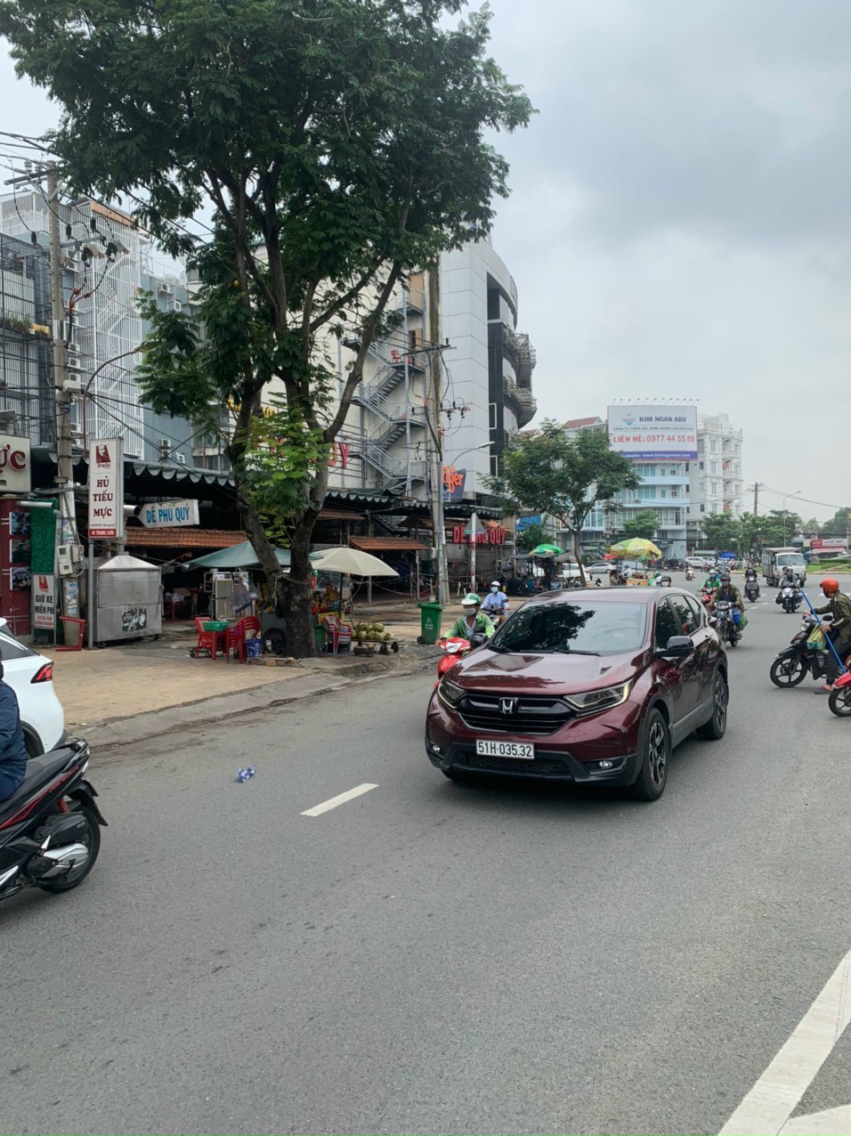 Bán khách sạn góc 2 mặt tiền đường Nguyễn Thị Thập ngay vòng xoay KDC Trung Sơn