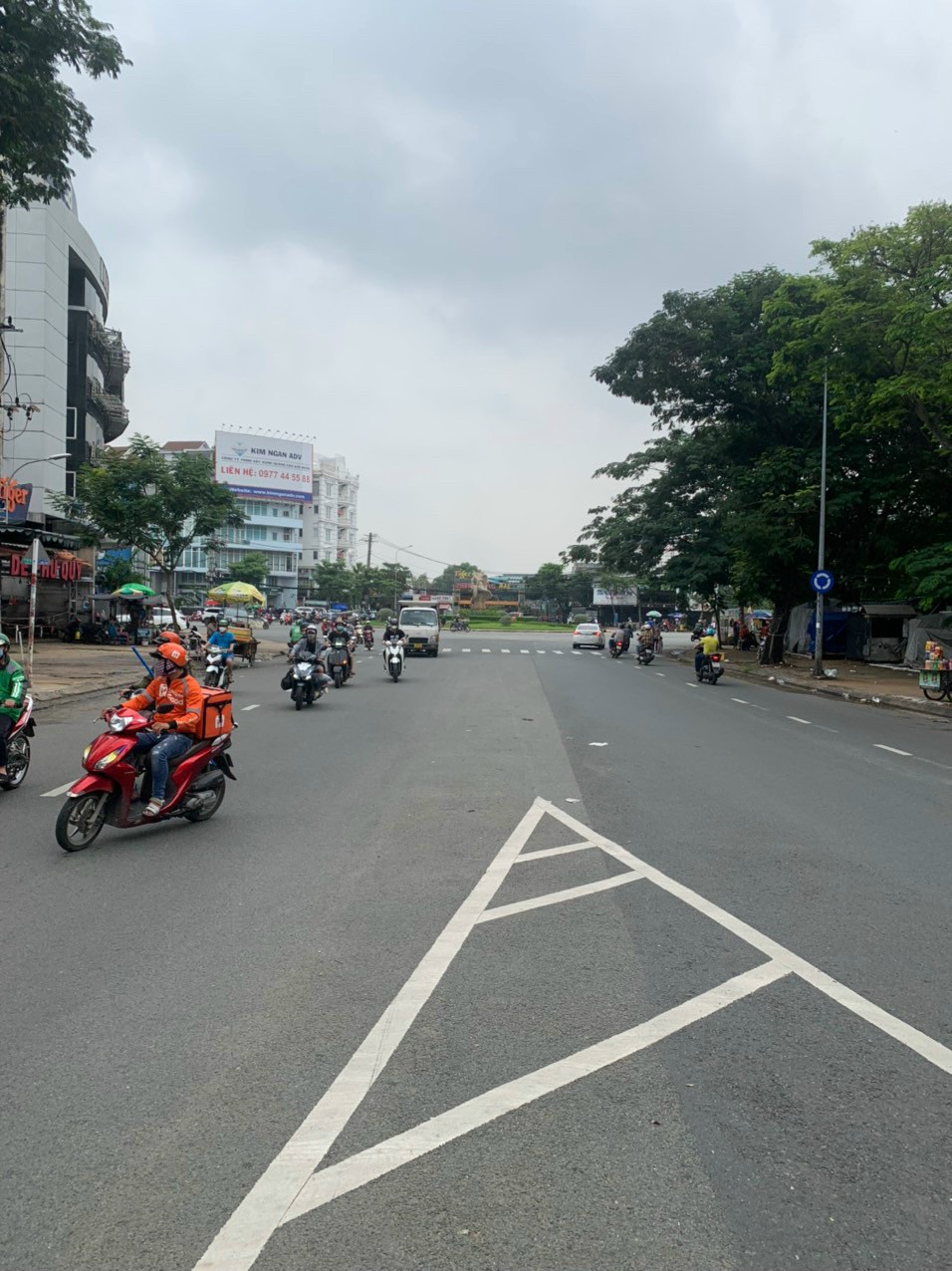 Bán khách sạn góc 2 mặt tiền đường Nguyễn Thị Thập ngay vòng xoay KDC Trung Sơn