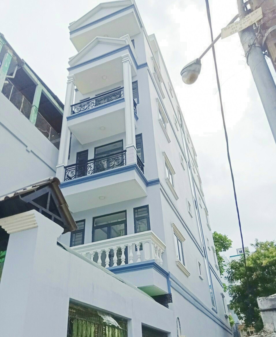 Cần tiền bán gấp nhà đường Nguyễn Thái Bình, P. 4, Tân Bình. DT 4x20m, 3 lầu, 12.5 tỷ