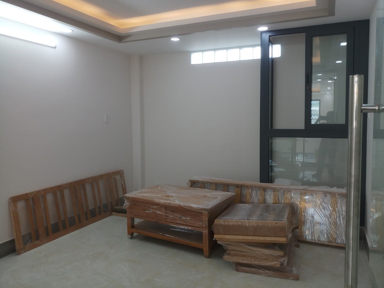 Bán nhà 5 tầng mới đón Tết, hẻm thông Nguyễn Văn Lượng, 40m2, sát bên Cityland, 5.2 tỷ.