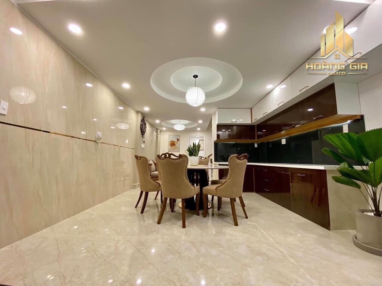 Bán nhà mặt tiền đường Hùng Vương phường 1 quận 10, DTSD: 280m2, trệt 5 lầu, giá 17.6 tỷ