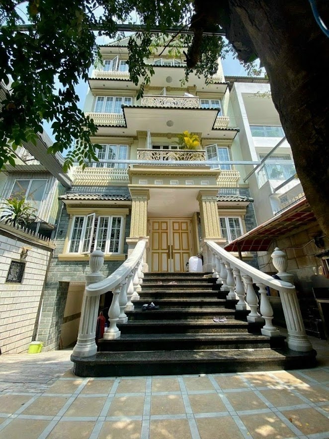 Bán Biệt thự 2 mặt tiền - Bề ngang 12m - Lê Hồng Phong, Quận 10. DT : 12 x 26m. KC : Hầm + 4 Tầng.