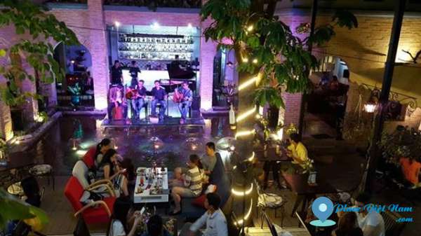 Bán nhà đang cho doanh thu 200 triệu. Bán giá 49.8 tỷ