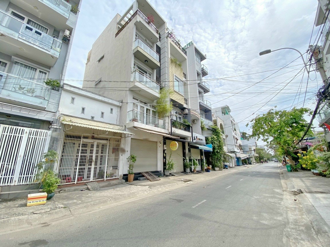 Bán nhà c4 đường số 9M Khu Cư xá Ngân Hàng P Tân Thuận tây Quận 7. - Dt: 4x23m. Giá: 13 tỷ