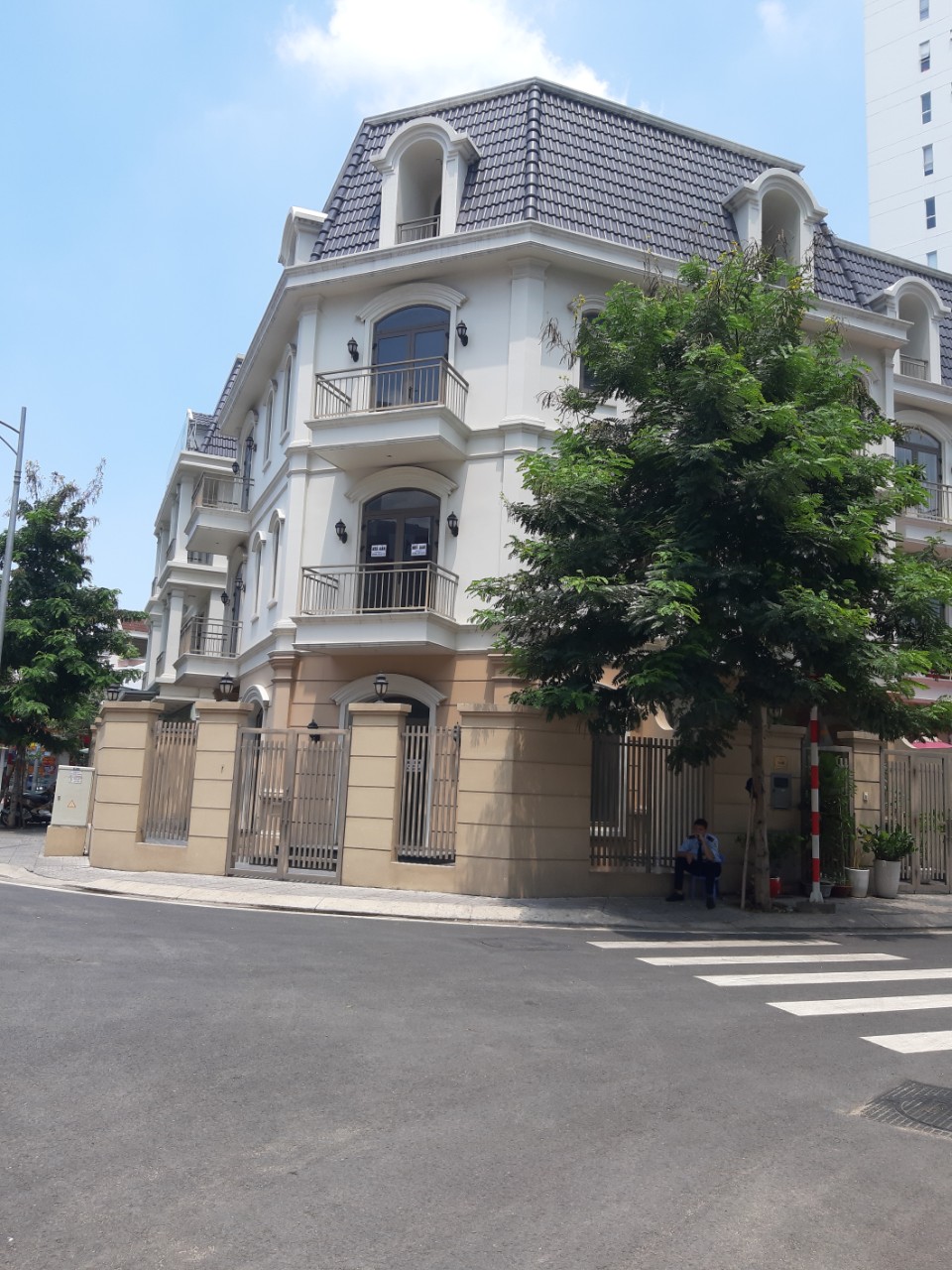 Bán nhà biệt thự góc, đường Nguyễn Tri Phương, DT 11x16, 2 tầng, giá 32,8 tỷ