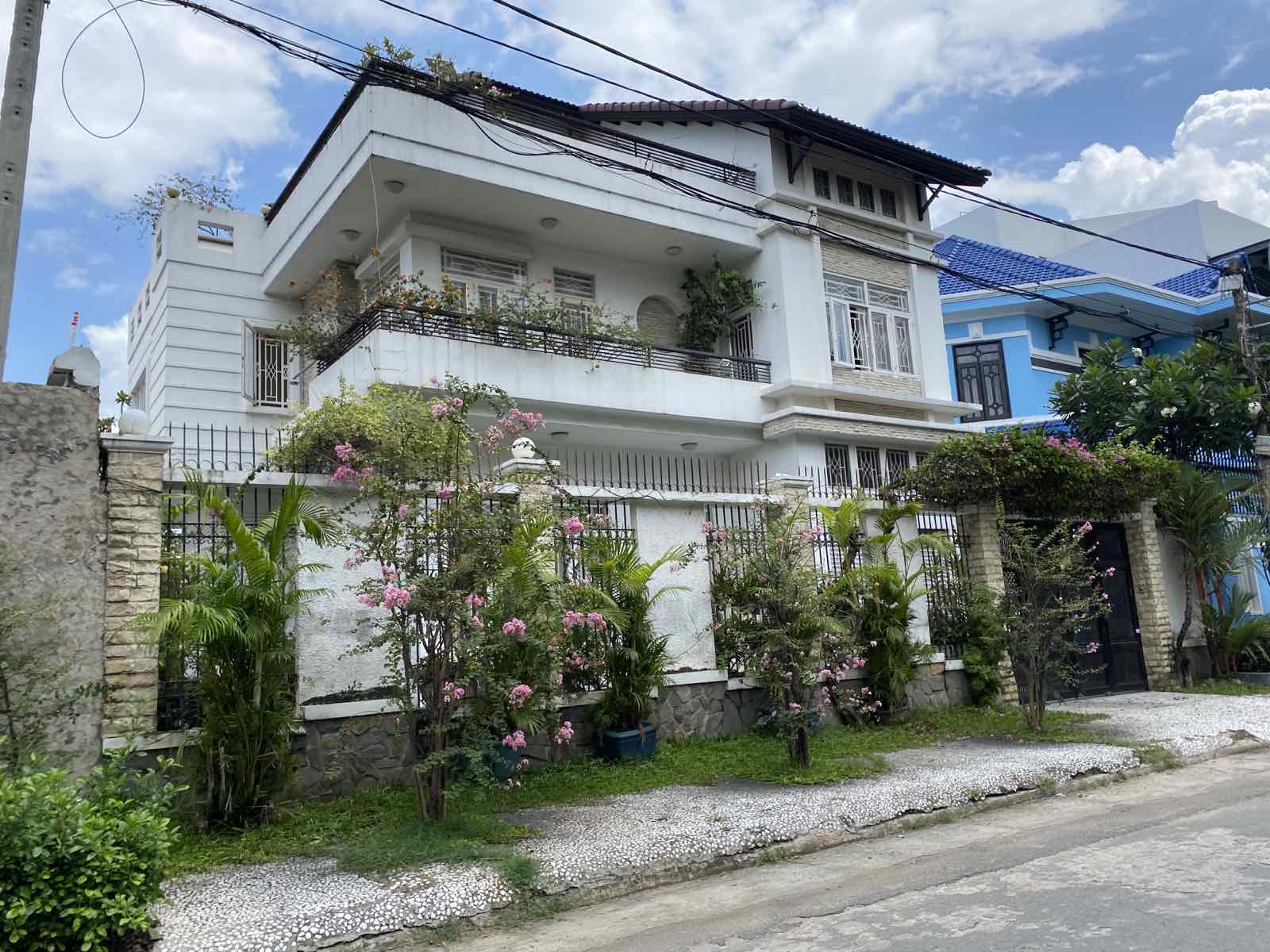 Bán nhà Bạch Đằng, hầm 6 lầu, cho thuê 100 triệu/tháng. Giá 28 tỷ, ngay sân bay TSN