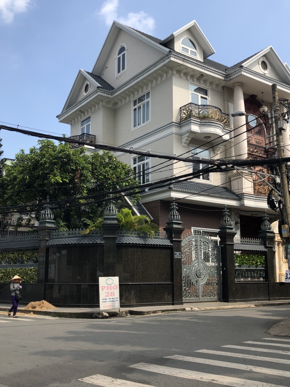 HOA HỒNG GỬI ANH CHỊ MÔI GIỚI 6%. GIÁ GIẢM SÂU BÁN NHANH TRONG NGÀY. Hỗ trợ khách hàng 2.000m3 (hai nghìn mét khối) đất san lắp khi bàn giao đất
