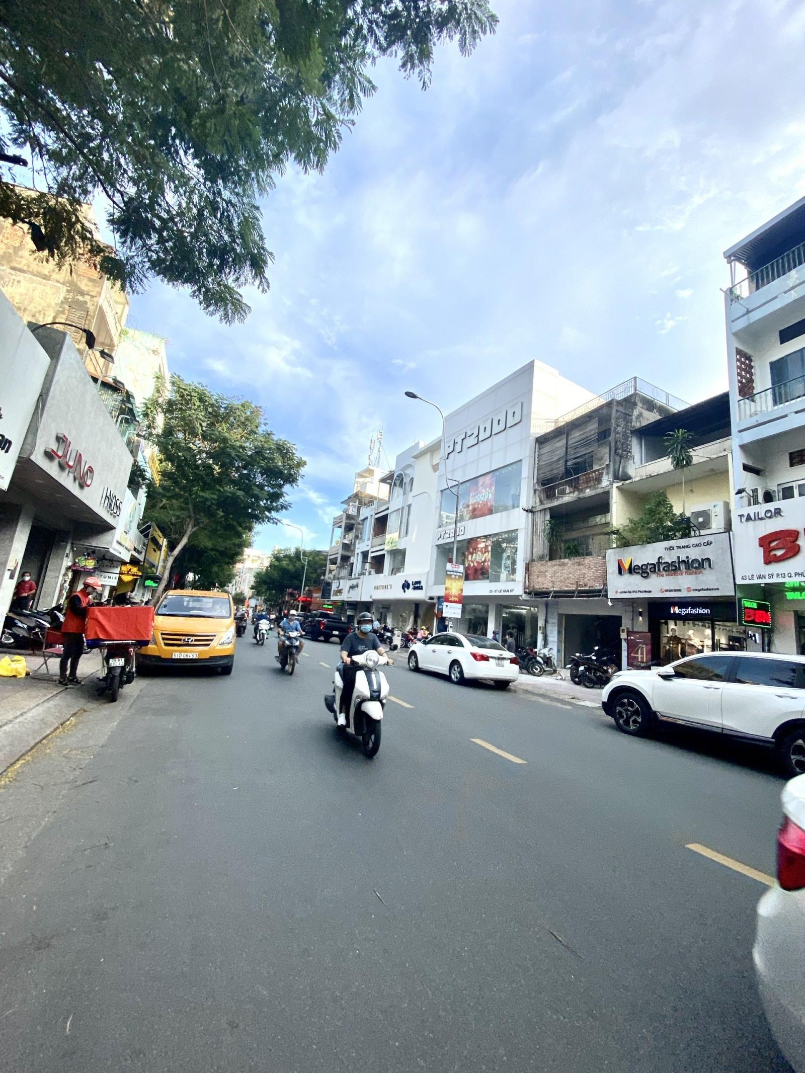 HOA HỒNG GỬI ANH CHỊ MÔI GIỚI 6%. GIÁ GIẢM SÂU BÁN NHANH TRONG NGÀY. Hỗ trợ khách hàng 2.000m3 (hai nghìn mét khối) đất san lắp khi bàn giao đất