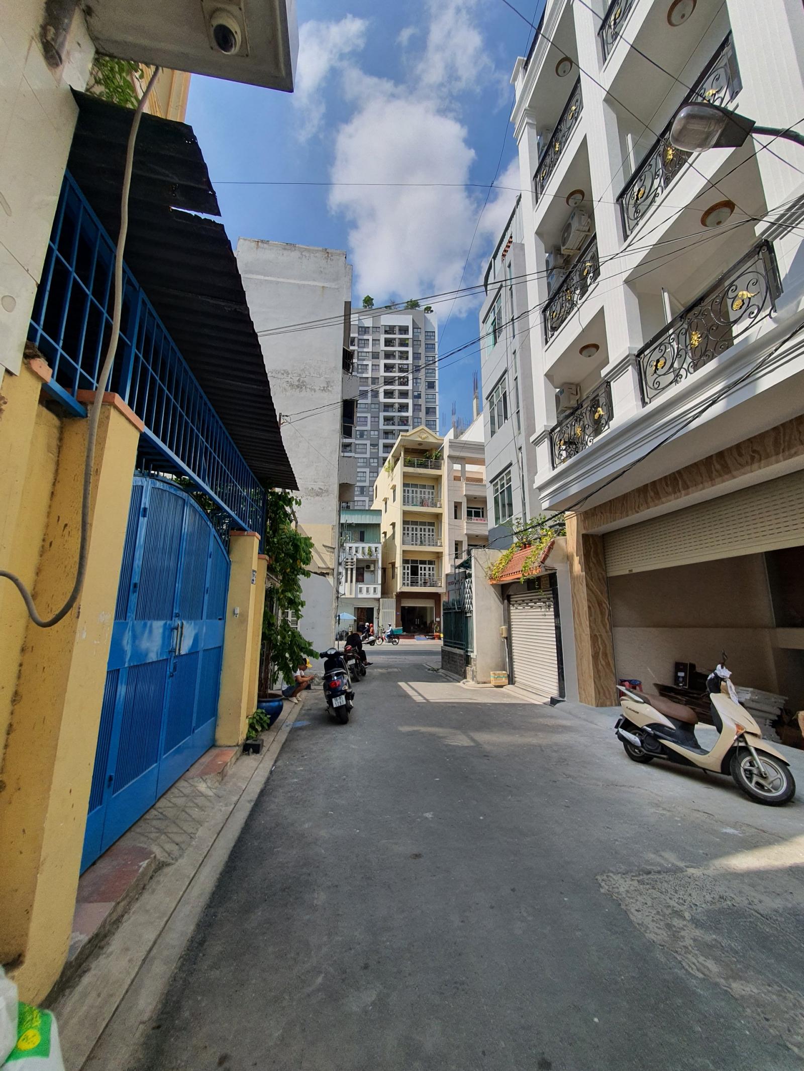 Bán nhà HXH đường Út Tịch - Nguyễn Đình Khơi, P4, Tân Bình. DT: 5.95x9.2m nhà 2 lầu