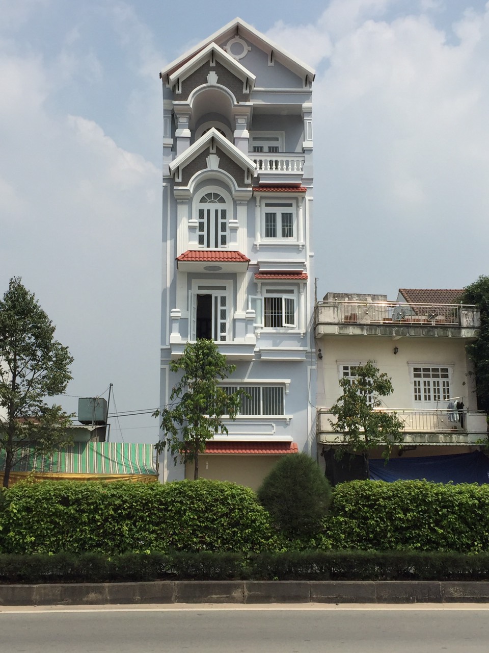 Mặt tiền Hà Huy Giáp - Thạnh Lộc, xe tải ngủ trong nhà, 4 lầu, view đẹp