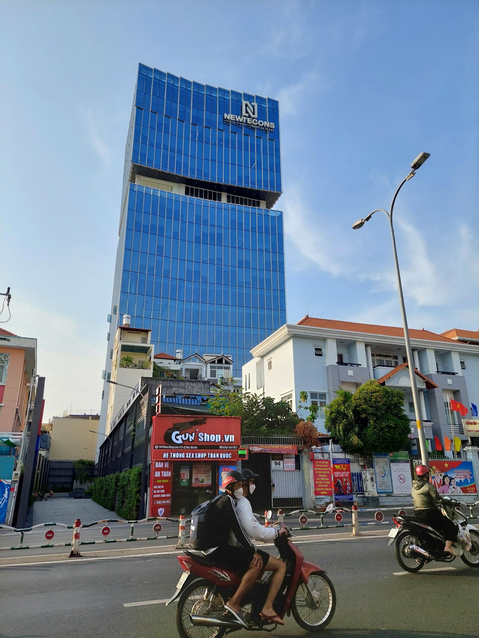 Hót Mặt Tiền Lê Văn Sỹ, P13, Phú Nhuận, 4.4x20m, NH 4.9m, 5 Tầng Mới, Giá 31 Tỷ