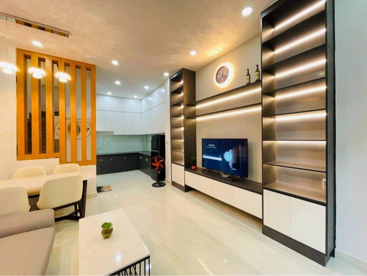 Bán 2.046,2m2 đất thổ cư 2 mặt tiền đường lớn Lê Văn Chí và đường Linh Trung , P. Linh trung, TP. Thủ Đức, giá bán inbox. Liên hệ: 0902.650.739