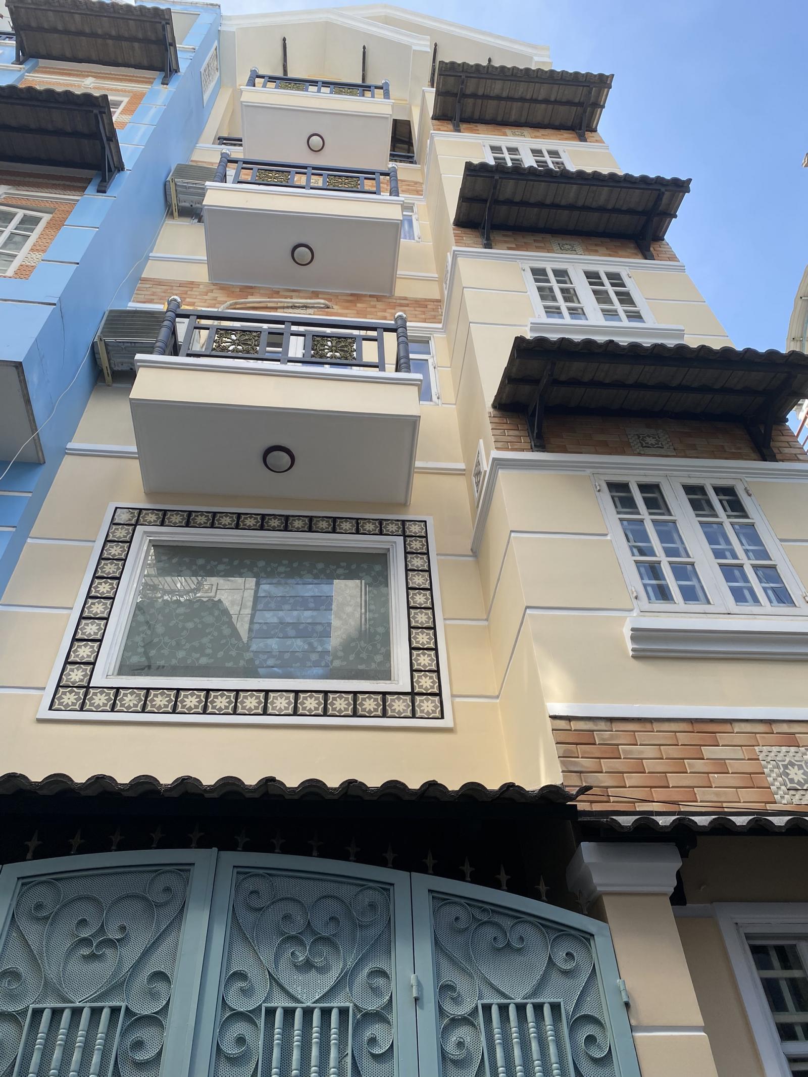 Chính chủ bán căn nhà khu dân cư vip Nơ Trang Long DT 5.5x11m KC 5 tầng, giá bán 7.8 tỷ TL