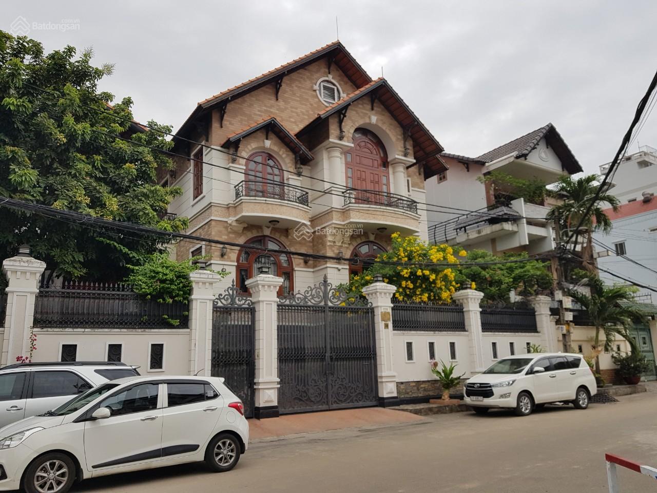 Bán nhà HXH 7m đường Nguyễn Tri Phương, P. 9, Q. 10 DT: 11mx16m 2 lầu. LH 0901311525