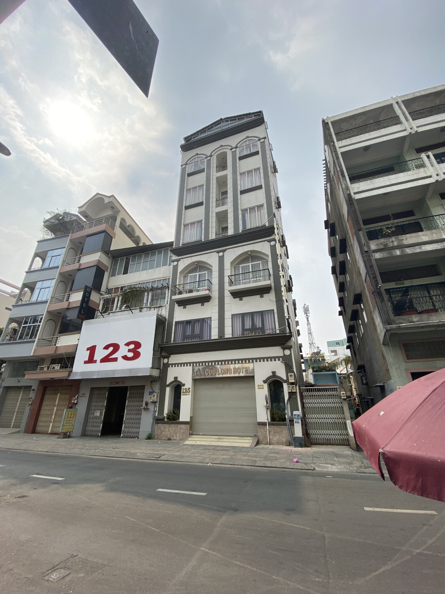 Bán nhà mặt tiền khu K300 P12 Tân Bình, DT: 8x20m, 1 trệt 5 lầu thang máy. Giá 29.5 tỷ