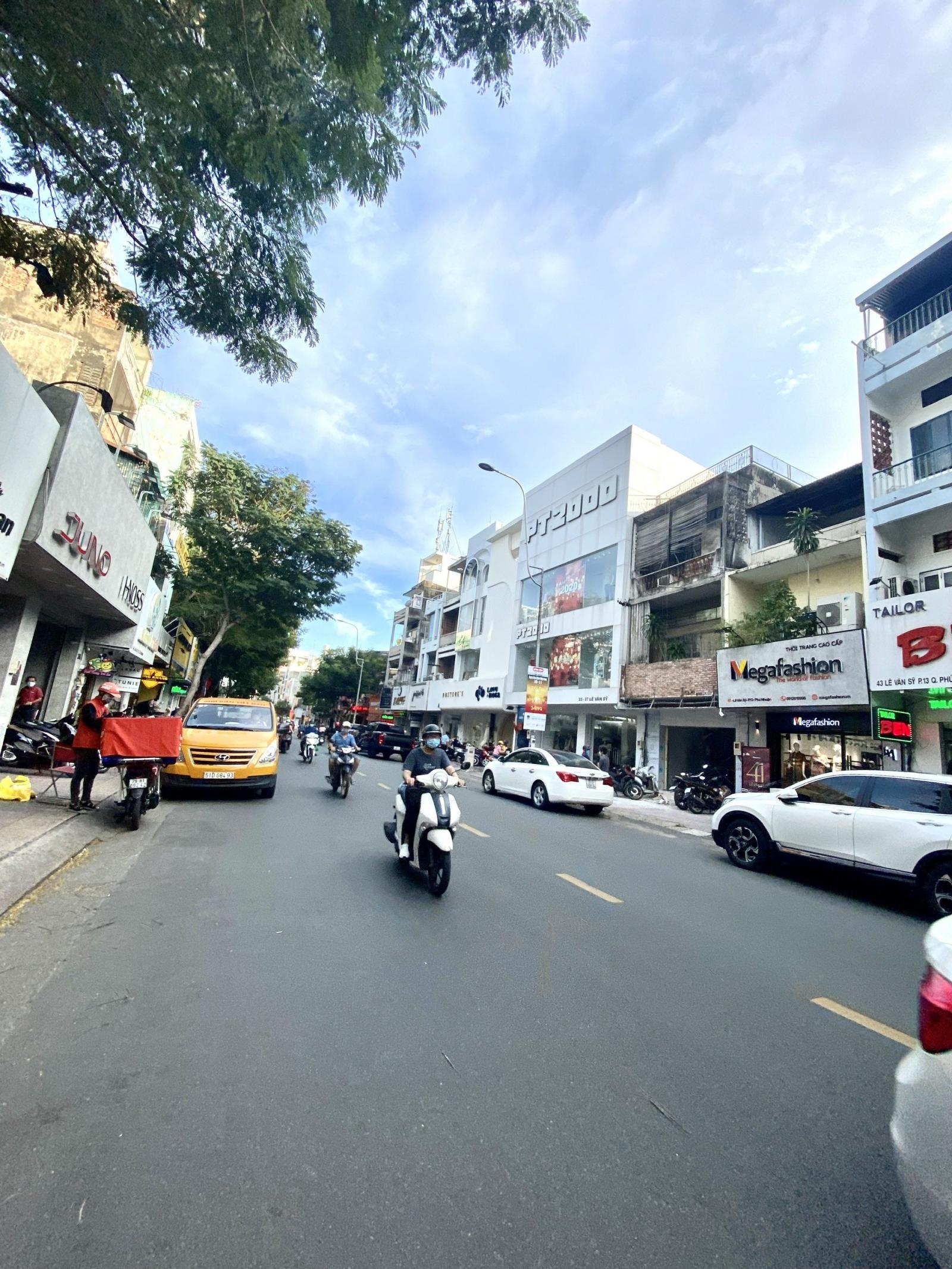 Bán nhà mặt tiền đường Lý Thường Kiệt đối diện nhà thi Đấu Phú Thọ Quận 10, (DT: 4,2x20m) Giá 31 tỷ