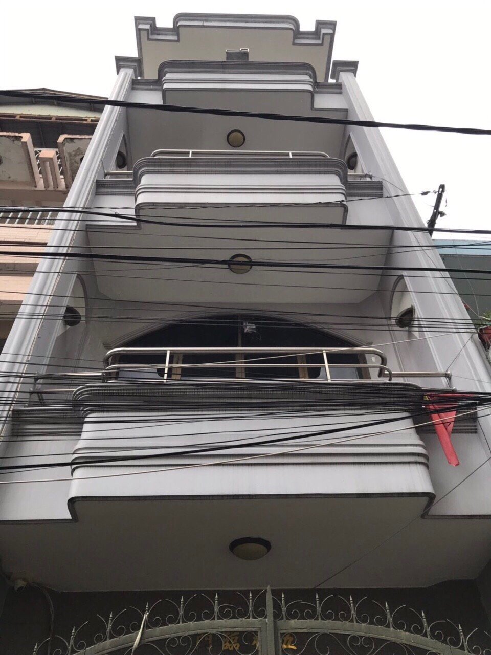 Bán nhà MT Hòa Hảo ngay góc Nguyễn Tri Phương, Quận 10 DT: 4x18m 5 lầu giá chỉ 22.5 tỷ