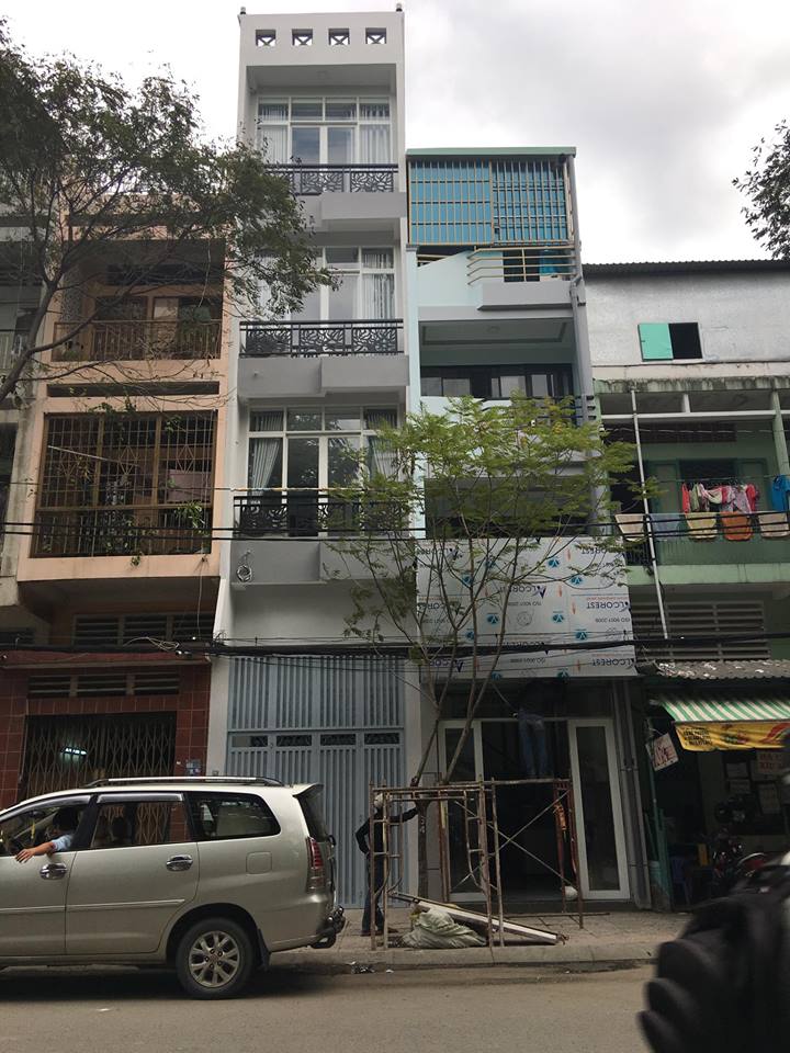 Bán nhà mặt tiền đường Triệu Quang Phục, khu kinh doanh thuốc Bắc, diện tích 4mx 17,5m, 3L
