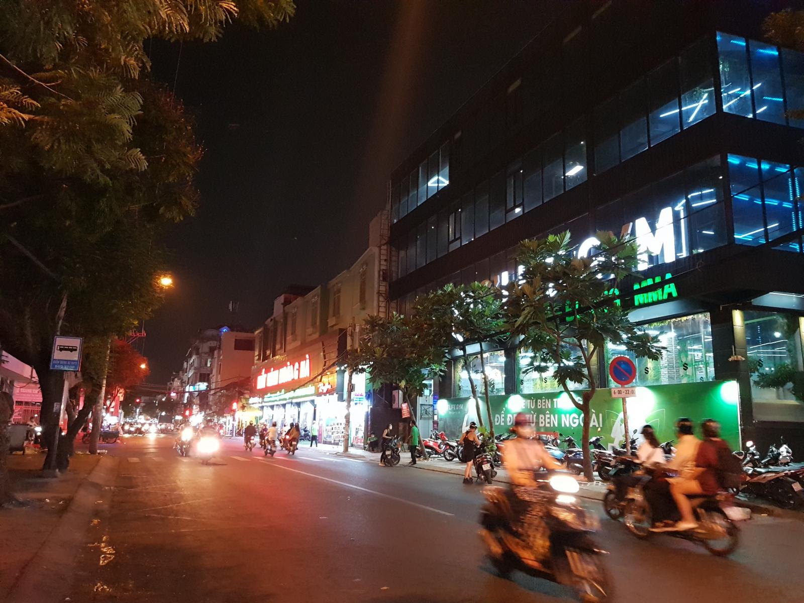 Bán nhà phố, mặt tiền đường Nguyễn Thái Bình, Q.Tân Bình, DT: 4,5m x 24m, giá 21.5 tỷ TL.