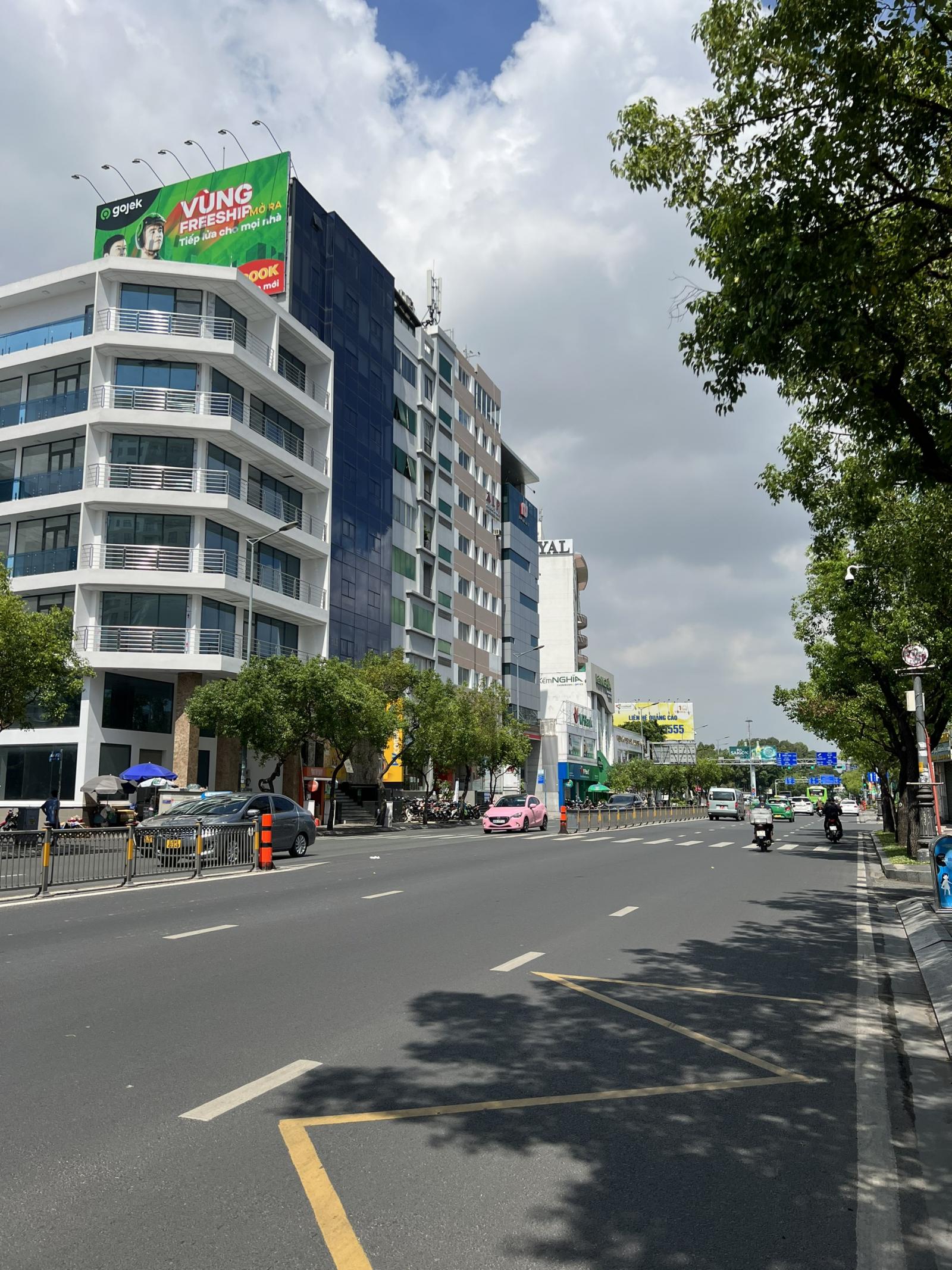 Bán tòa nhà góc 3 mặt tiền đường Hậu Giang + Trường Sơn, Quận Tân.