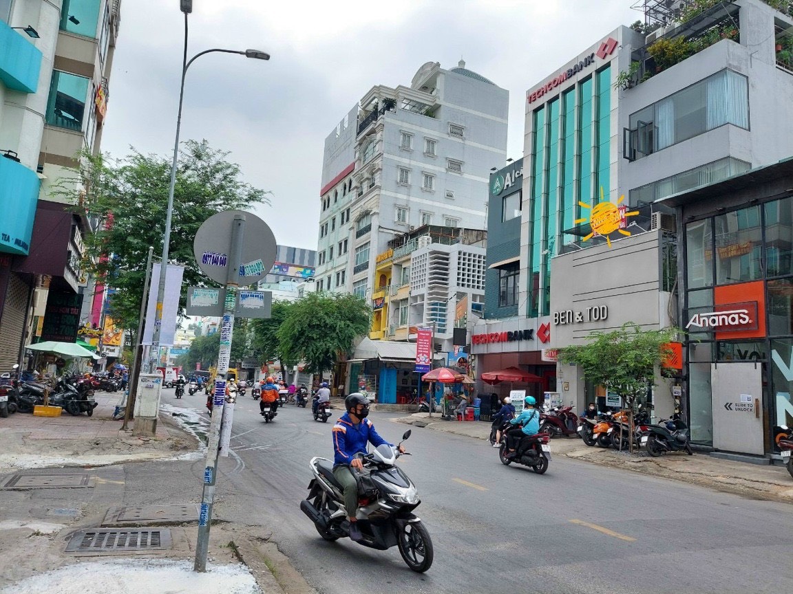 Bán nhà mặt tiền đường Nguyễn Chánh Sắt quận Tân Bình, DT 6.5x20m, giá chỉ 25 tỷ
