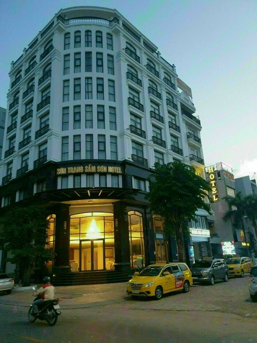 Bán Khách sạn mới xây 100% chuẩn 3* ngay Sân Bay TSN đường Hồng Hà, P.2 Tân Bình (19,3*20m) 168 tỷ
