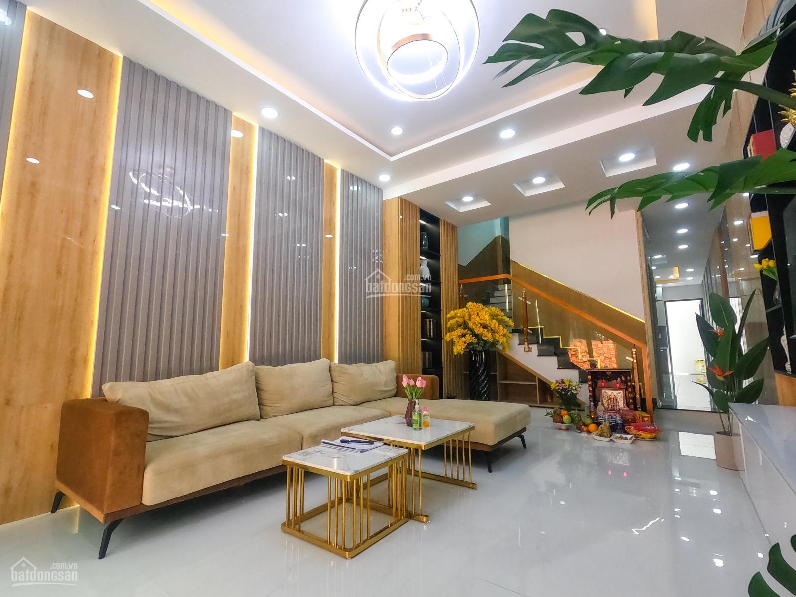 Chính chủ bán gấp nhà 1 trệt 4 lầu ngay Nguyễn Sơn - Tân Phú. KDC kinh doanh buôn bán