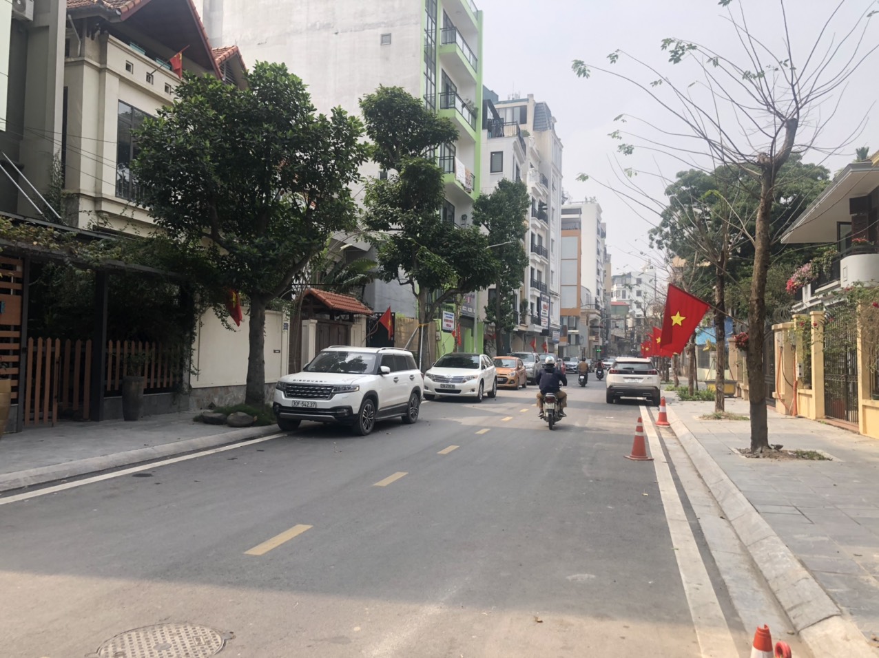 Bán nhà siêu vip mặt tiền Bùi Thị Xuân P. Bến Thành Quận 1 ngang 5,4, nở hậu, 4 lầu giá chỉ 32.5 tỷ
