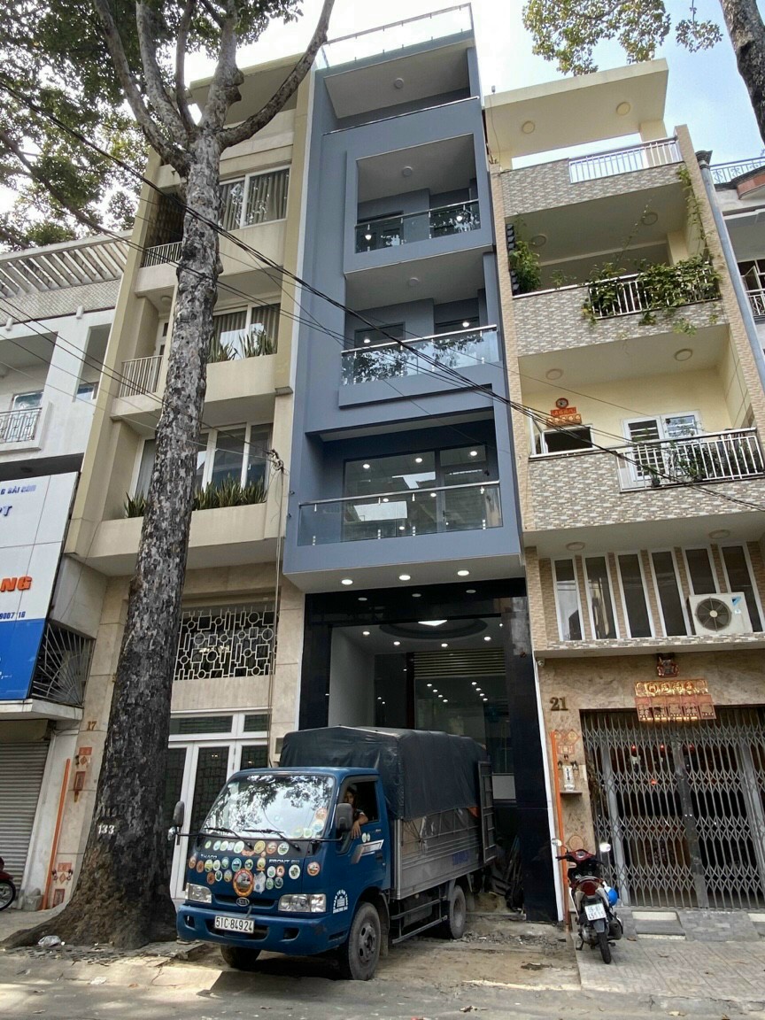 Bán nhà MTKD Nguyễn Chí Thanh, 4.2x20m, hầm + trệt, 4 lầu + ST