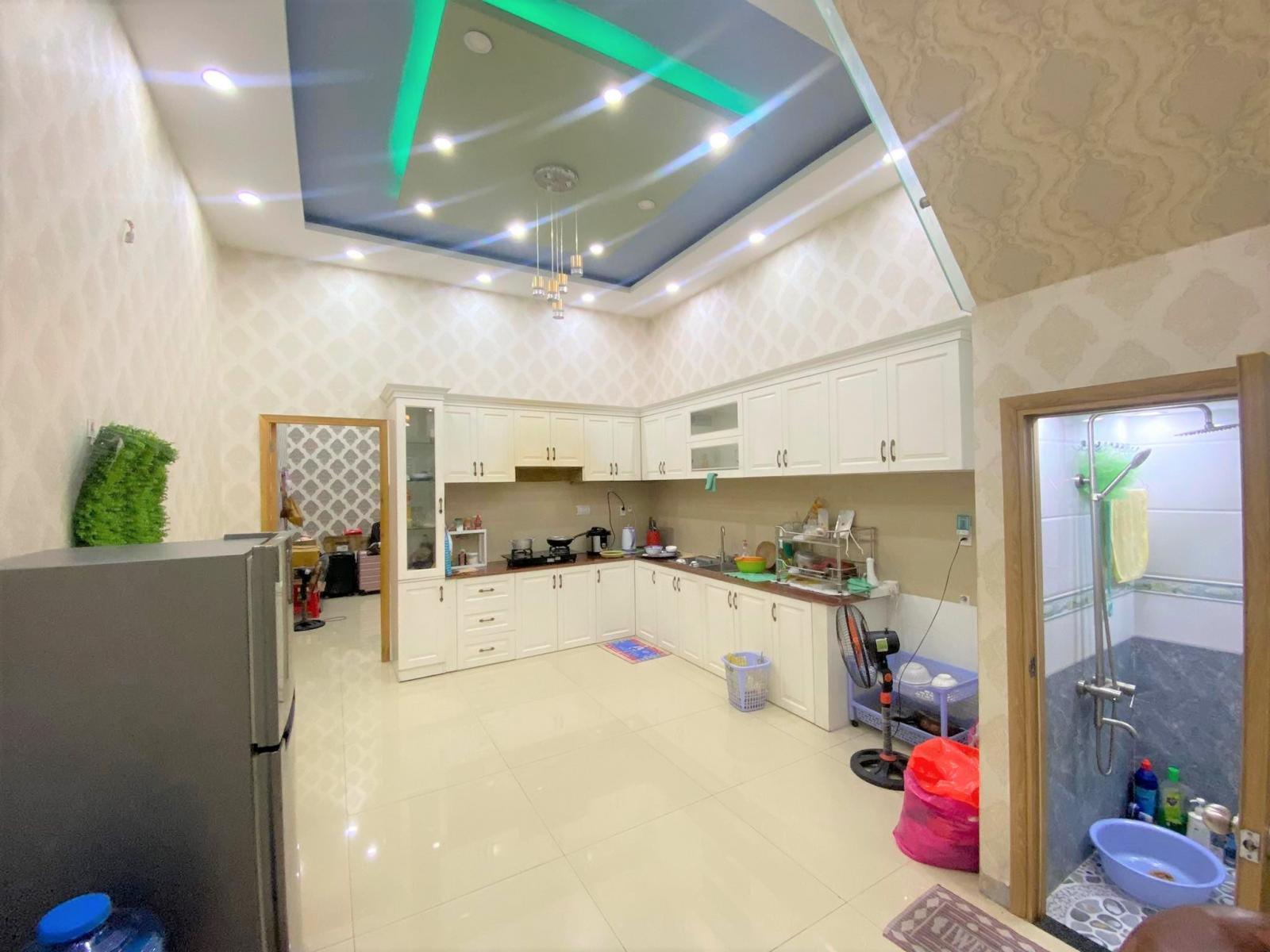 Bán Nhà Đẹp Trung Chánh Hóc Môn 100m2 3 Tầng 5 tỷ 200 triệu