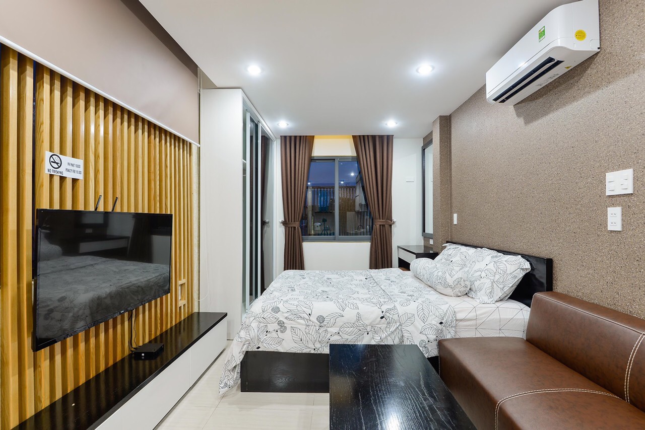 Bán 2.046,2m2 đất thổ cư 2 mặt tiền đường lớn Lê Văn Chí và đường Linh Trung , P. Linh trung, TP. Thủ Đức, giá bán 200tr/m2. Liên hệ: 0902.650.739