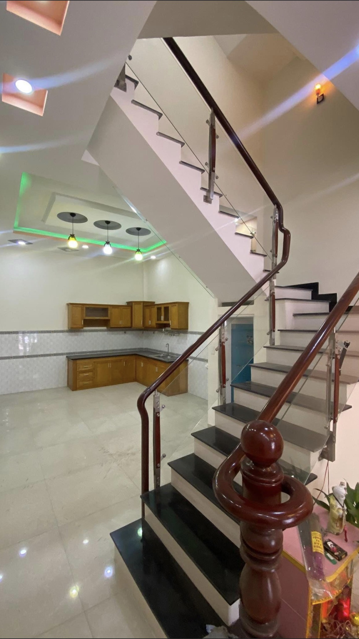 Nhà Đẹp- HXH Tránh- 3 Tầng- 64m2(4,5x15m)- Trục Hà Huy Giáp P.Thạnh Lộc Q.12- Giá : 4,65 Tỷ 