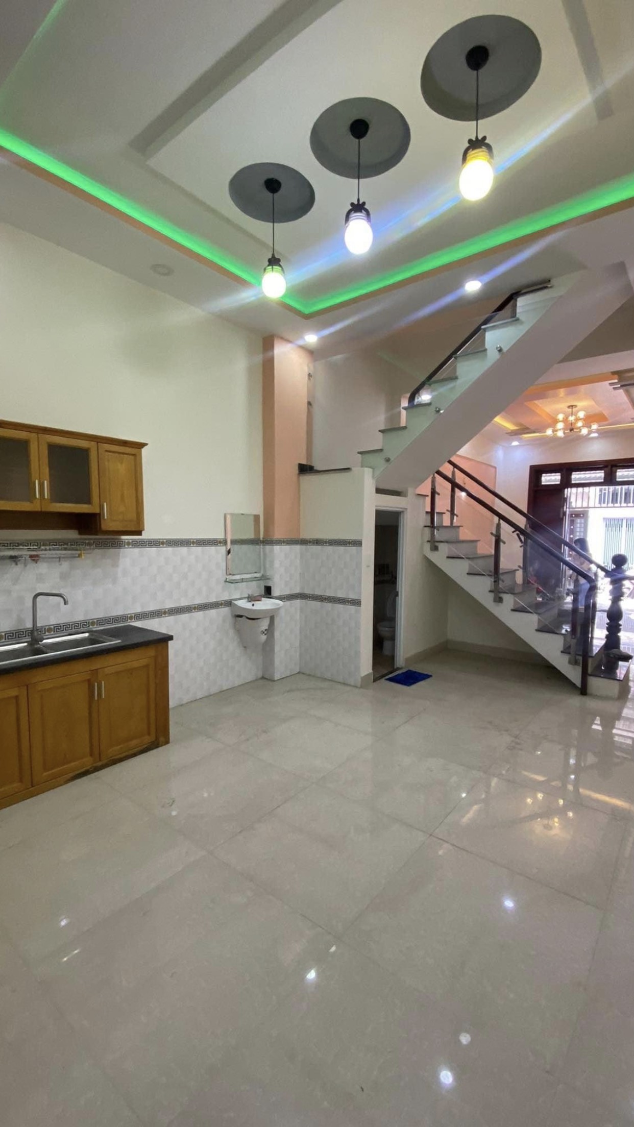 Nhà Đẹp- HXH Tránh- 3 Tầng- 64m2(4,5x15m)- Trục Hà Huy Giáp P.Thạnh Lộc Q.12- Giá : 4,65 Tỷ 