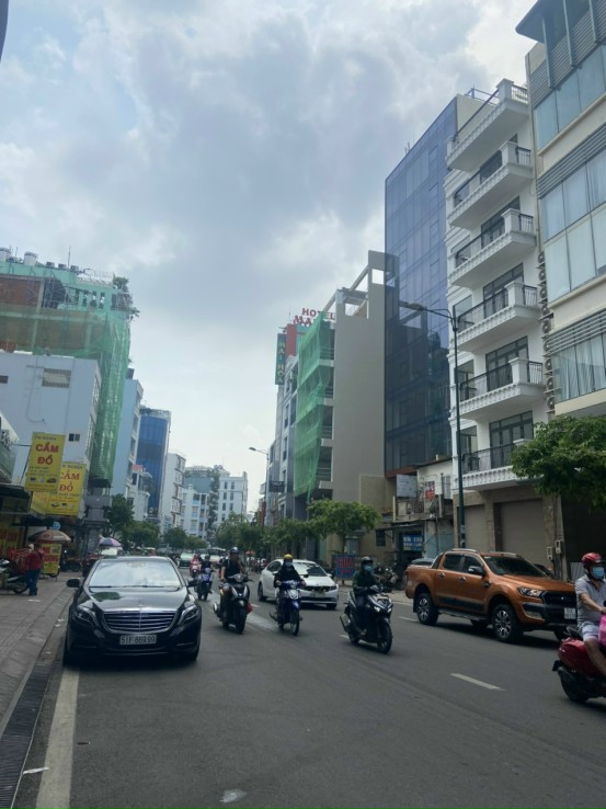 Bán gấp mặt tiền kinh doanh Hậu Giang, P. 4, Tân Bình. DT 5.2x26m, 4 tầng, 25 tỷ