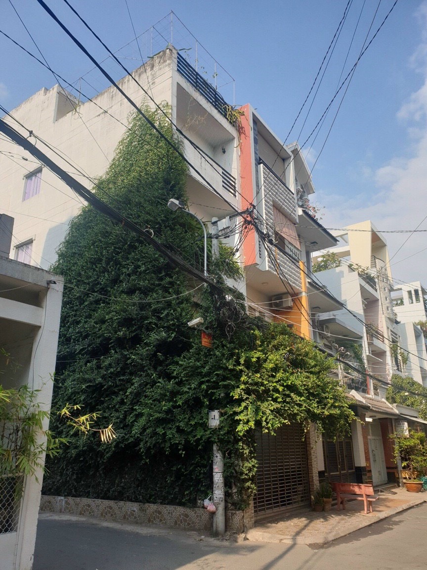 Bán nhà mặt tiền đường Nguyễn Minh Hoàng- Lê Trung Nghĩa Khu K300, diện tích 4x20m, giá 15 tỷ