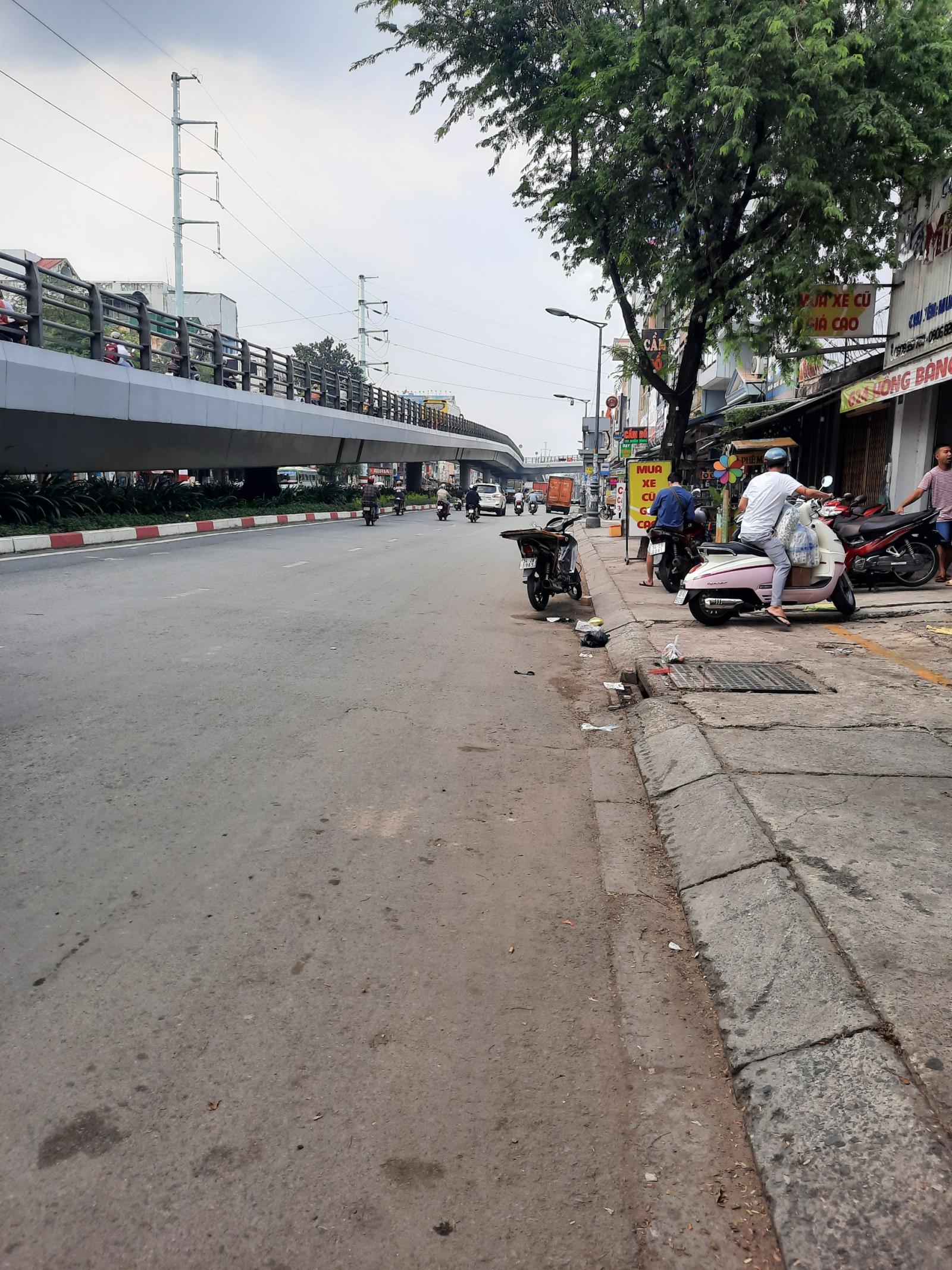 Bán nhà mặt tiền Hồng Bàng, 4m2 x 17 nở hậu tận 8m, chỉ  17 tỷ TL, Q.11