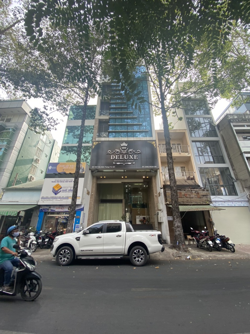 Chính chủ bán gấp toà nhà 6 lầu mặt tiền đường Nguyễn Tiểu La (5.1 x 14m) giá: 19 tỷ HĐT: 50tr/1th