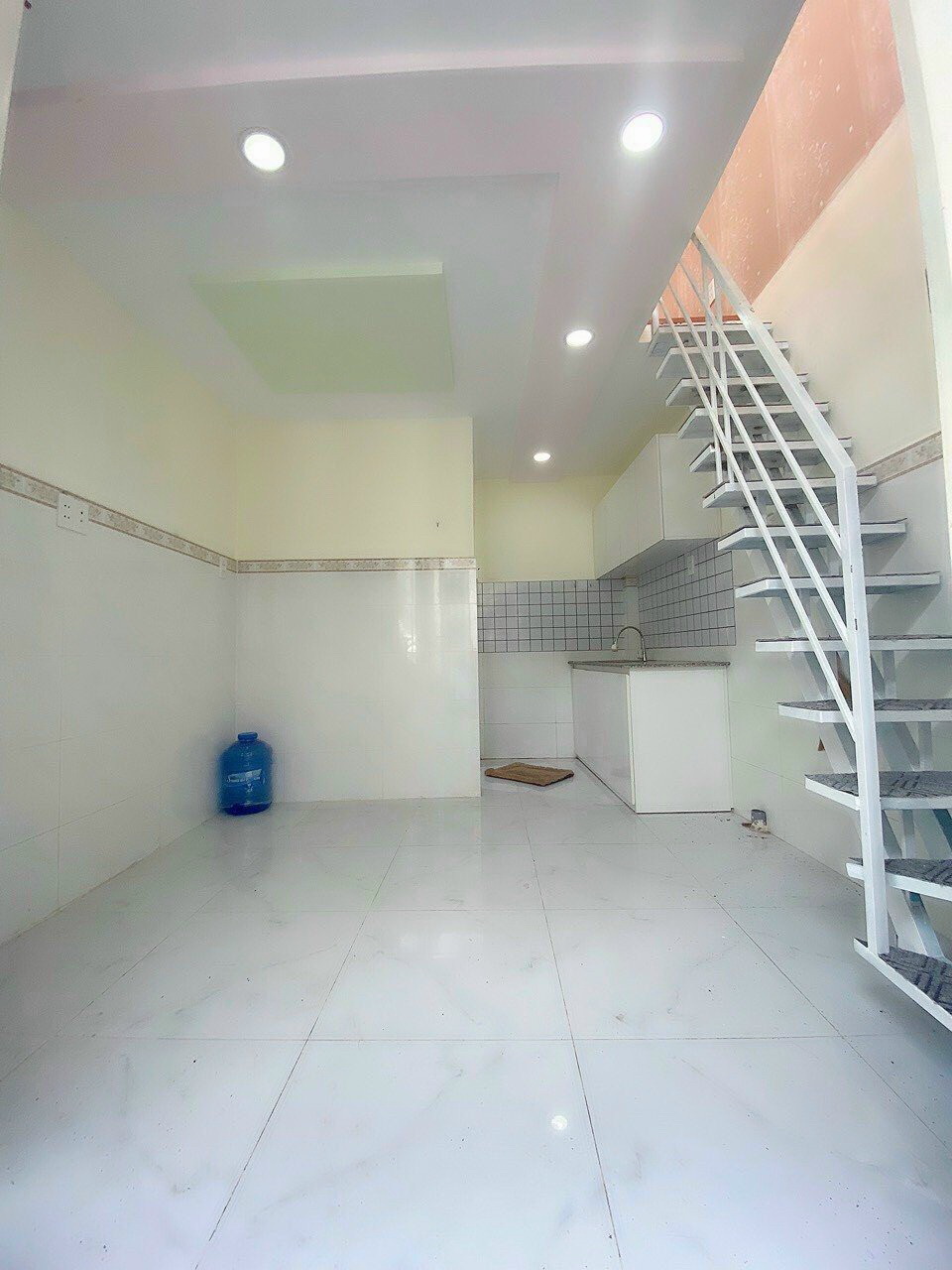 Chính chủ gửi bán gấp nhà hẻm 180 Bùi Văn Ba P. Tân Thuận Đông Quận 7.