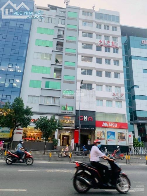 Giá chốt 4,9 tỷ bớt lộc. Qua tháng 10/2024 giá 5,5 tỷ phụ san lắp 3.000m3 (ba nghìn mét khối) đất . Giá thị trường hiện tại tháng 08/2024 là 7,2 tỷ