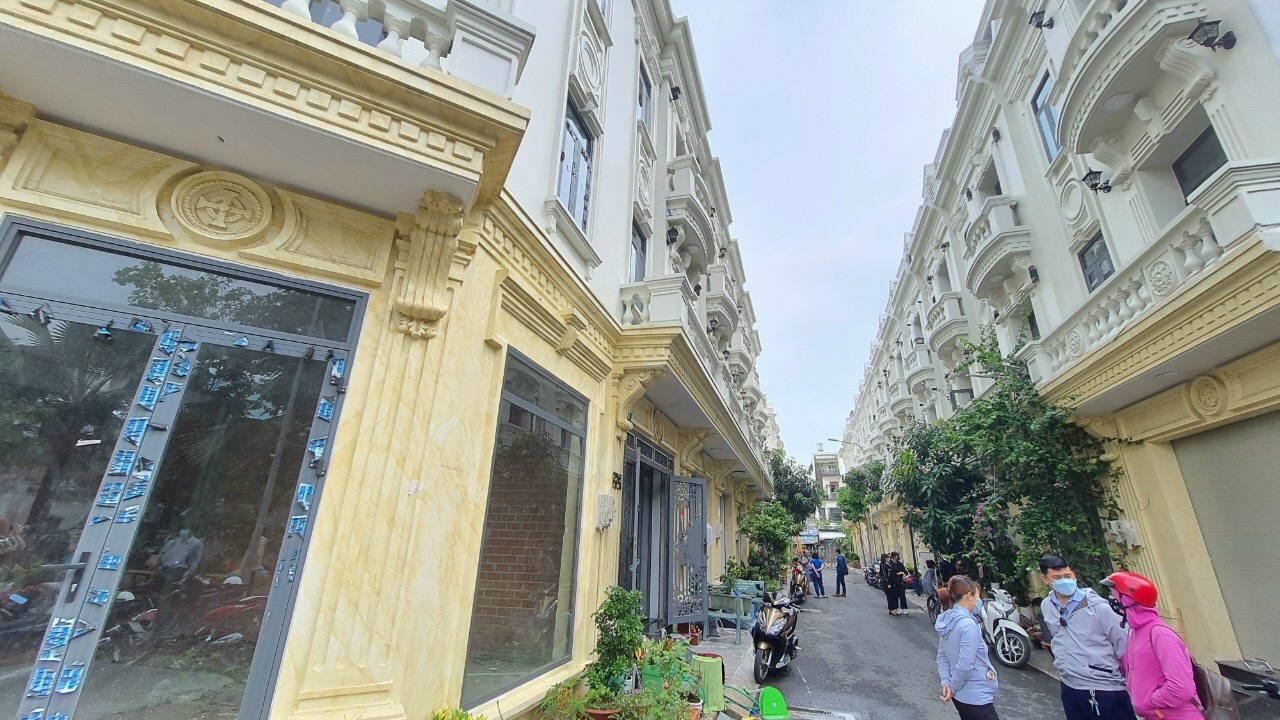Bán nhà mặt tiền đường Tô Hiệu, quận Tân Phú, 9.3 tỷ/căn. LH : 0908714902 AN