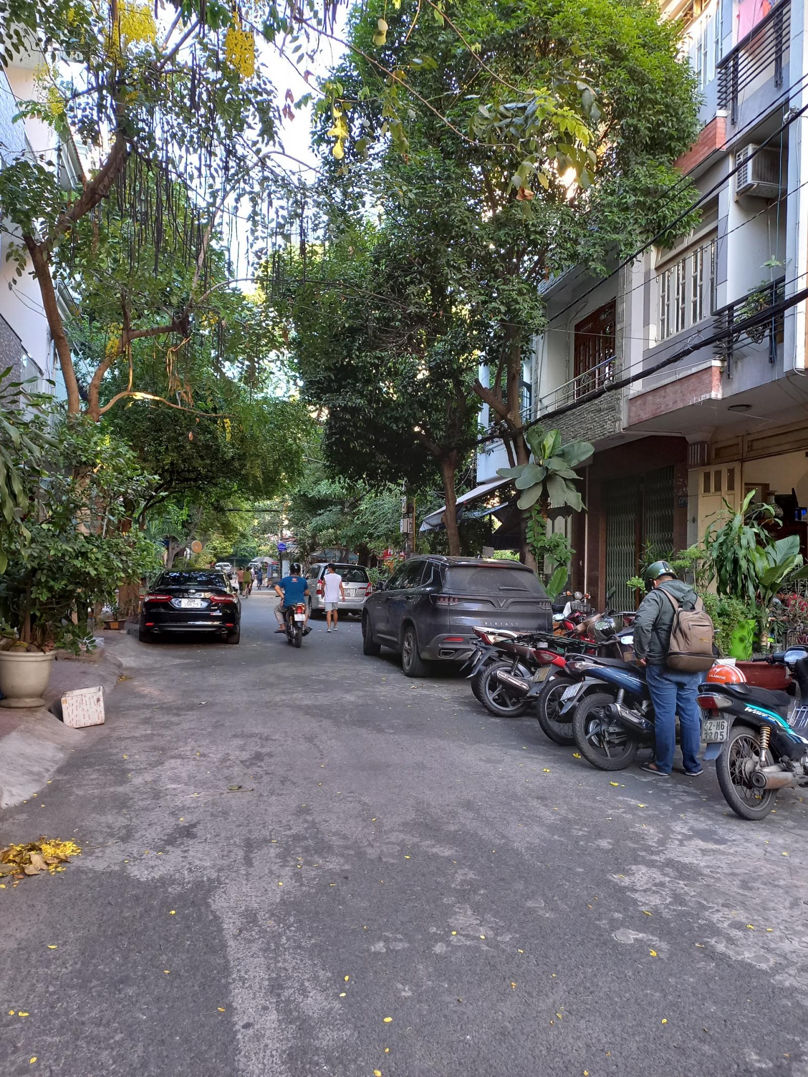 Cần bán gấp căn nhà đường Phạm Văn Hai (4 x 18) – 1 trệt, 2 lầu, sân thượng – Giá chỉ: 12.8 tỷ TL