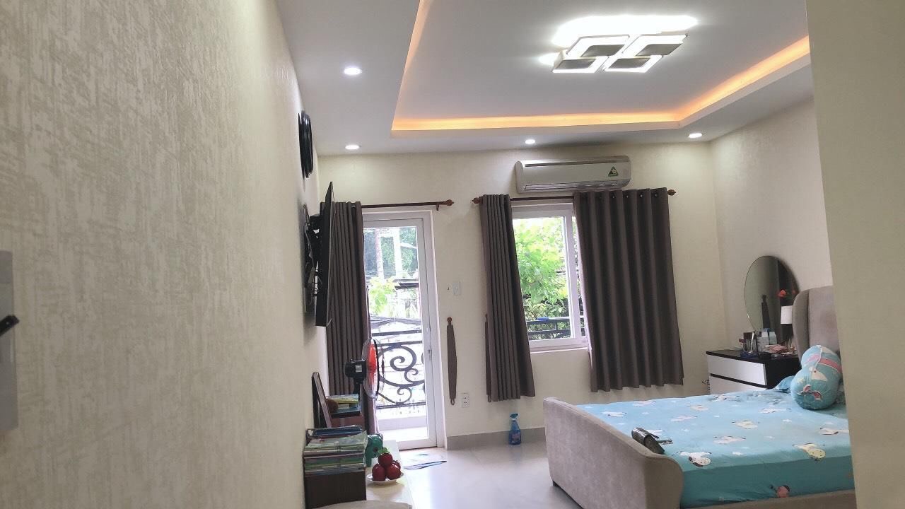 Bán nhà MT Phổ Quang - Đào Duy Anh, DT 70m2 (4x18m), 3T, 4PN, 18.9 tỷ