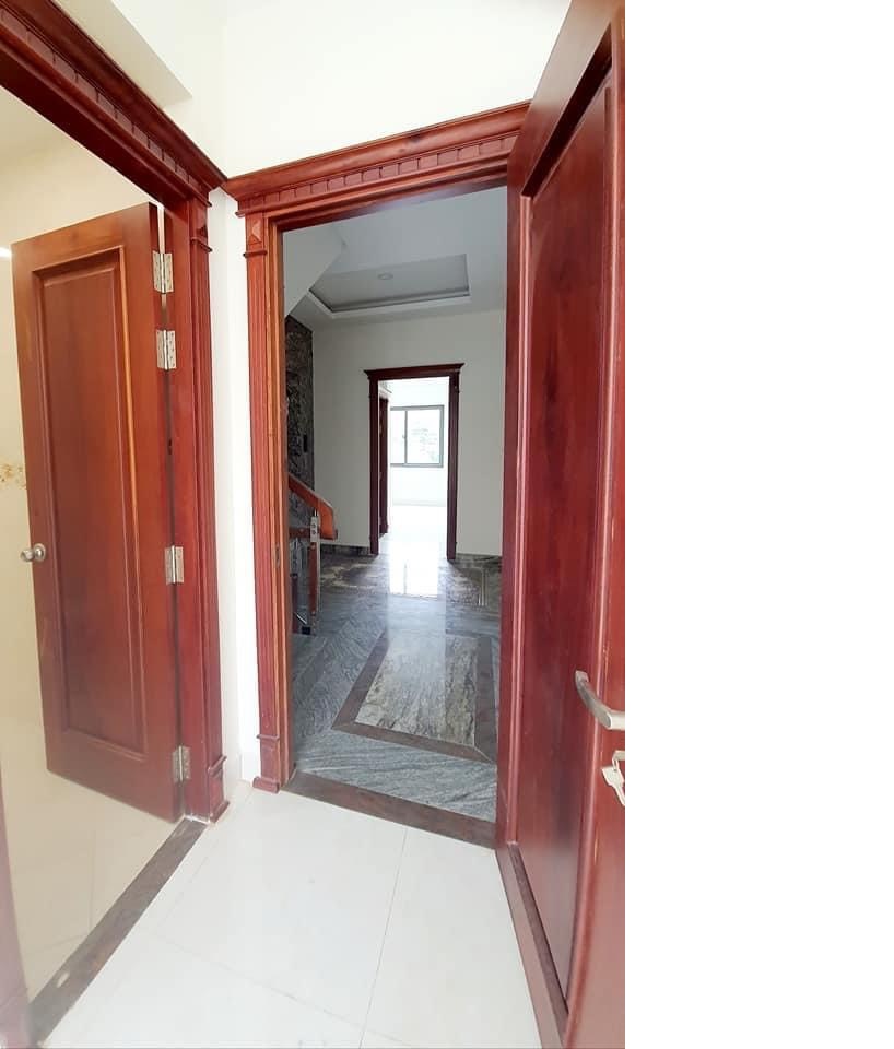 Nhà HOT mặt tiền Tân Sơn, 99m2, 7 lầu có hầm, view sân bay, KD tuyệt vời, 16 tỷ.