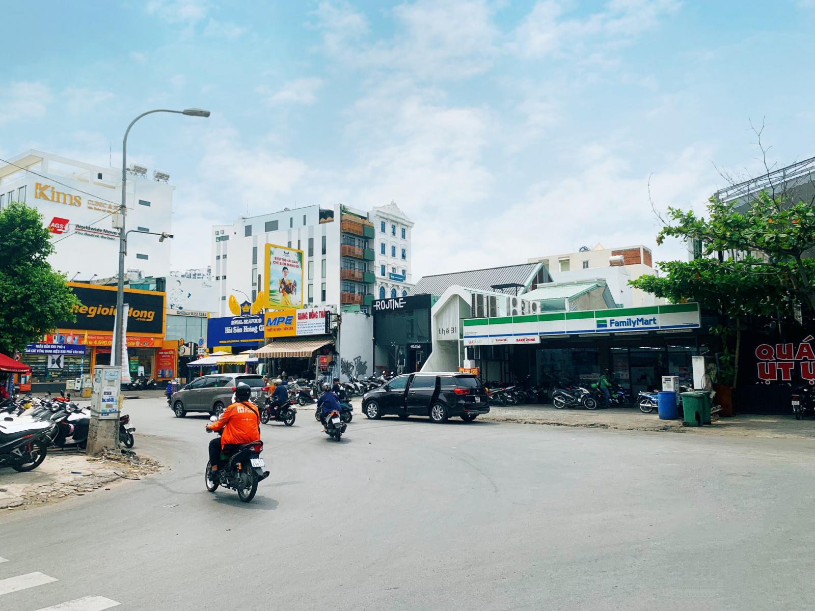 Bán gấp nhà Mặt Tiền gần Công Viên Cầu Sài Gòn P.Thảo Điền Q2-Dt: 6m x15m - Giá: 30Tỷ