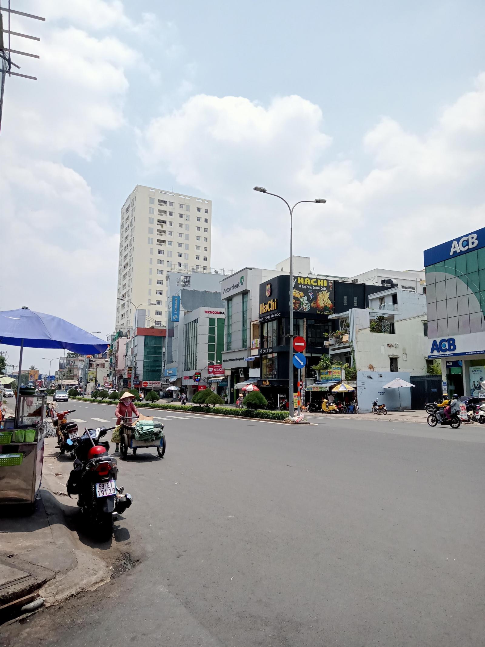 Bán nhà mặt tiền Ngô Gia Tự - trung tâm quận 10 - nhà 3 lầu, 3 phòng ngủ, gần các nhà xe Phương Trang, Thành Bưởi, Giá 16 tỷ