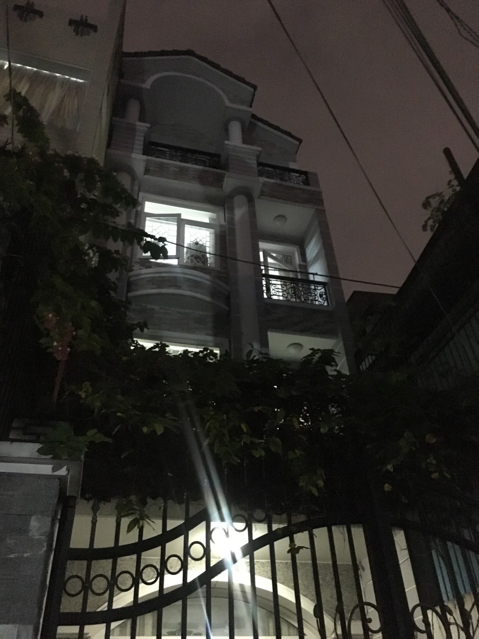 Bán nhà khu Cư Xá Nguyễn Trung Trực, DT: 3.7x17, nhà 3 lầu, giá 11 tỷ 500
