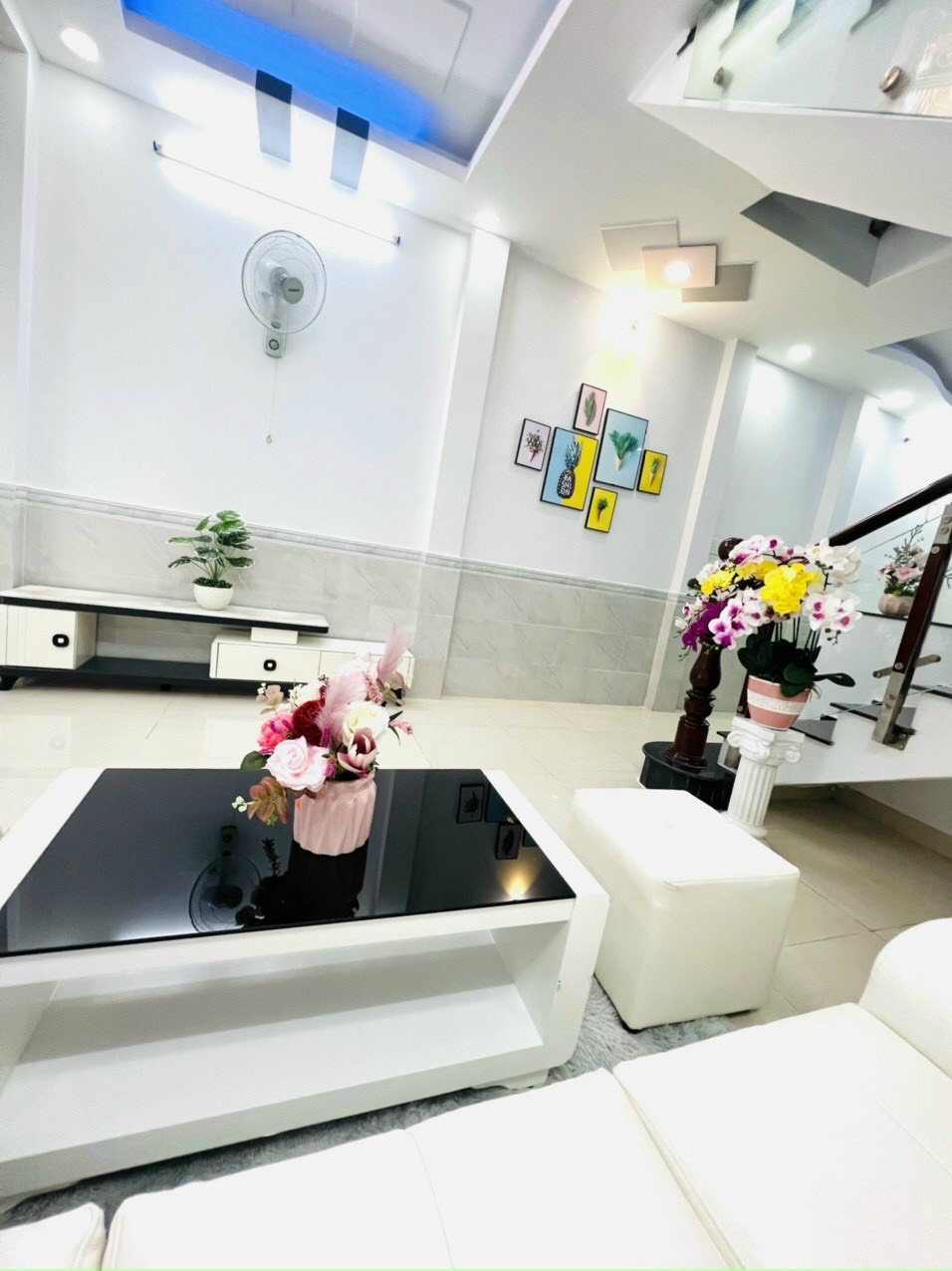 Bán nhà mặt tiền Thành Thái, diện tích 4,5m x 27,5m, trệt 5 lầu giá 32 tỷ